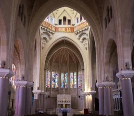 Dans l'église de Mont Notre Dame