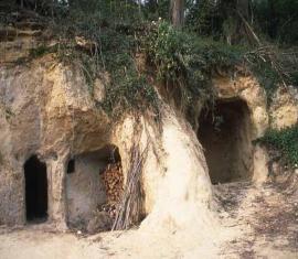 VILLAGE TROGLODYTHIQUE